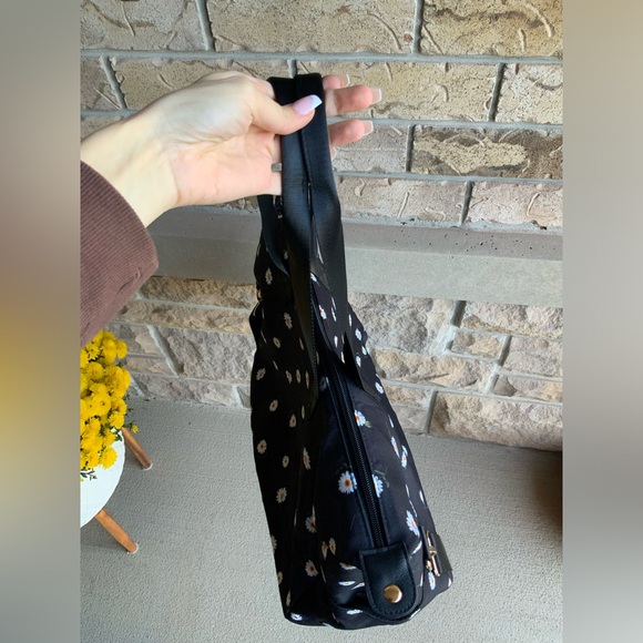 ALICE + OLIVIA Daisy Floral Black Over Night Travel Duffle Bag Brand NEW Women - Picture 6 of 15